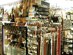 革製品(財布・小物・ベルト)、アクセサリーの販売店